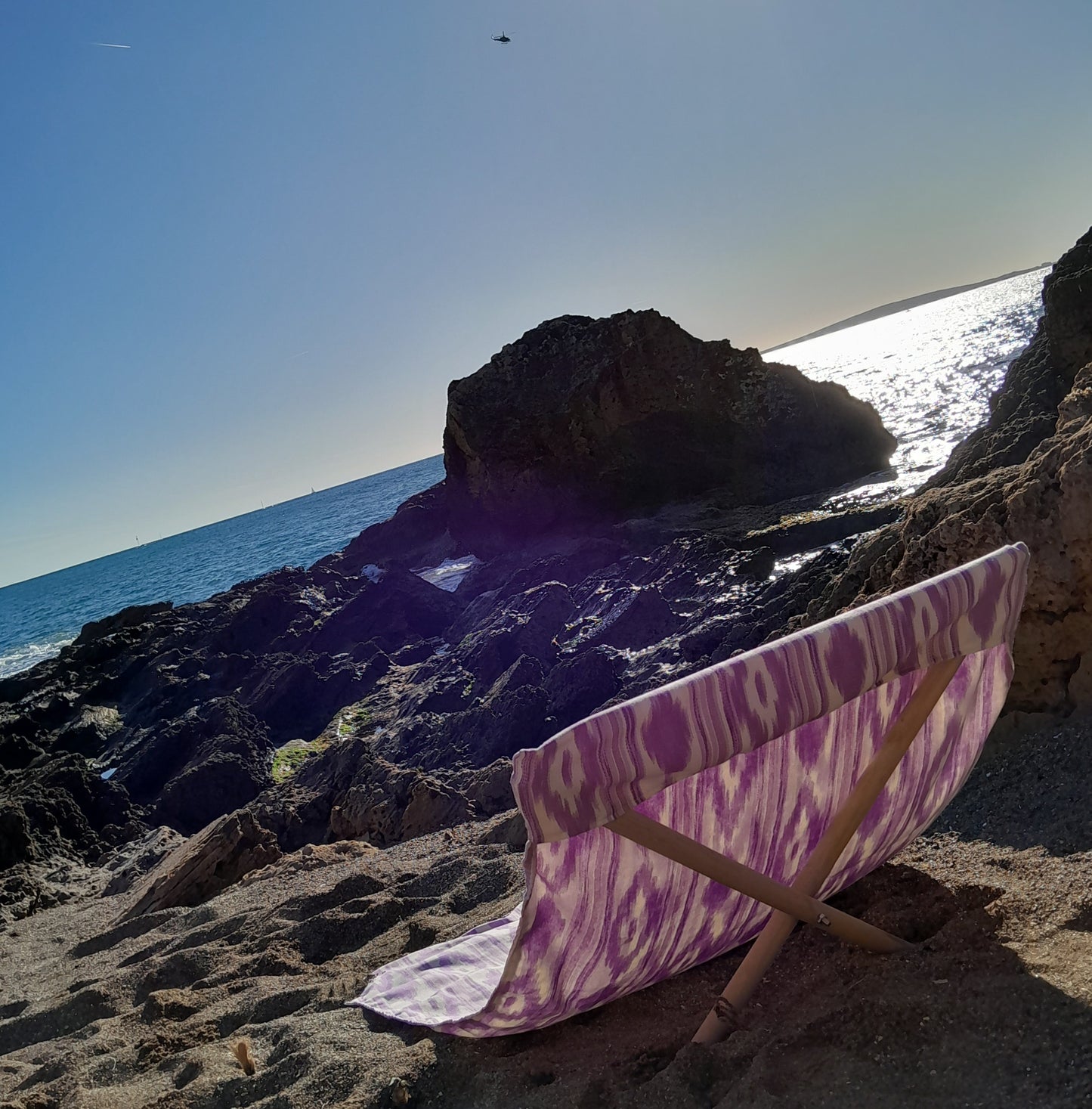 Lona tumbona artesanal para playa ikat lila hecha en Mallorca -