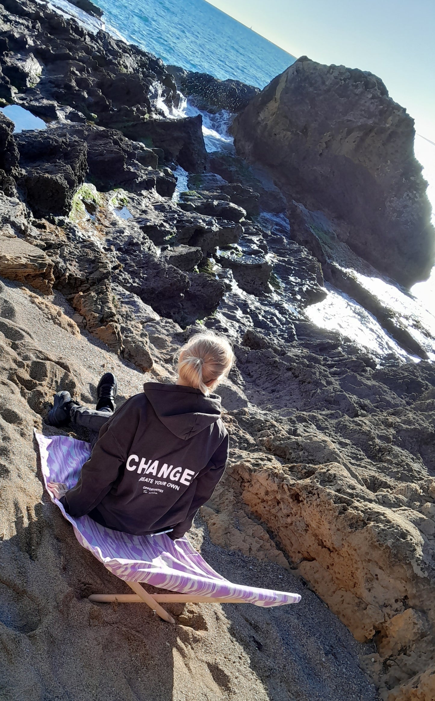 Lona tumbona artesanal para playa ikat lila hecha en Mallorca -