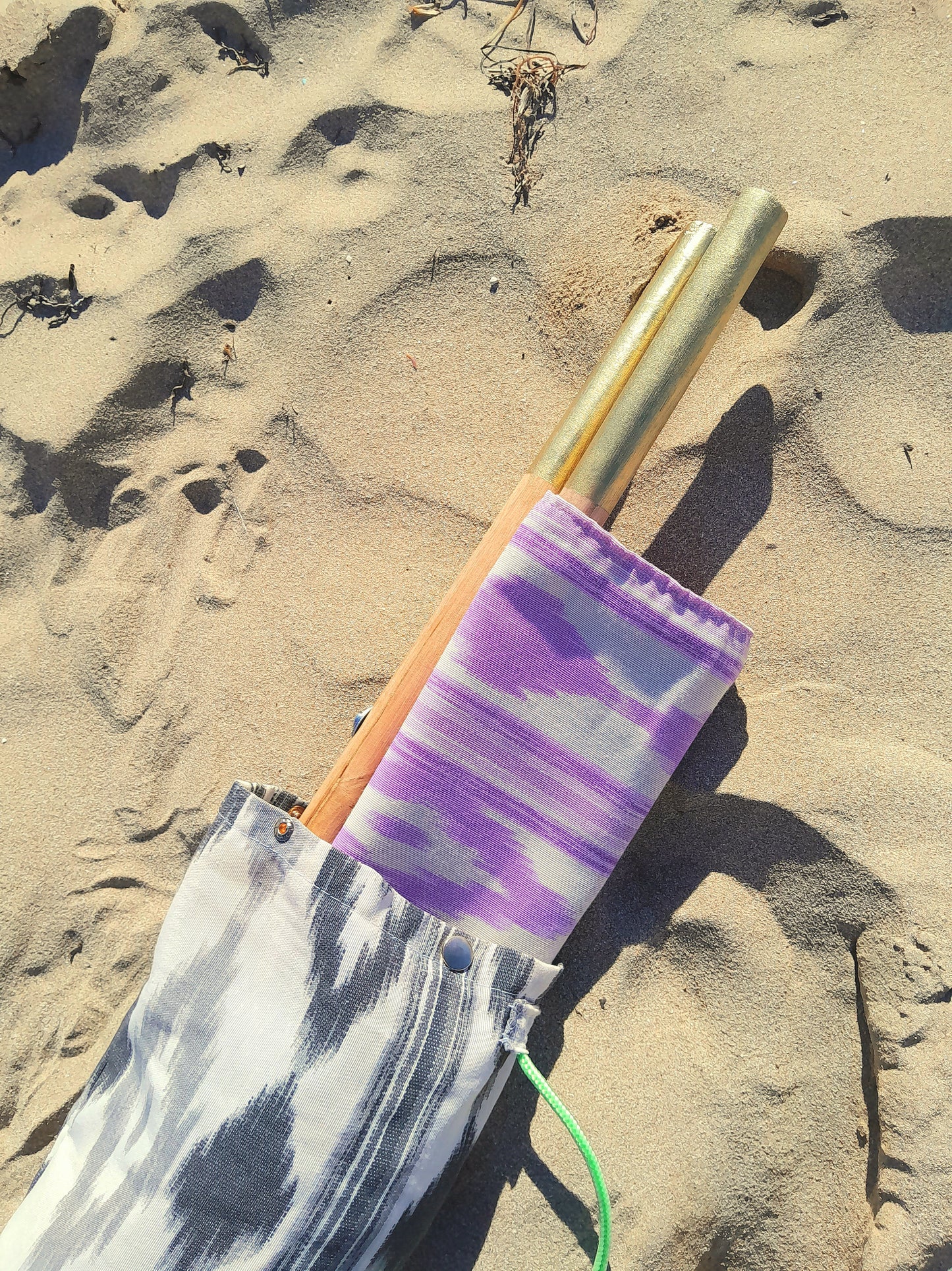 Lona tumbona artesanal para playa ikat lila hecha en Mallorca -