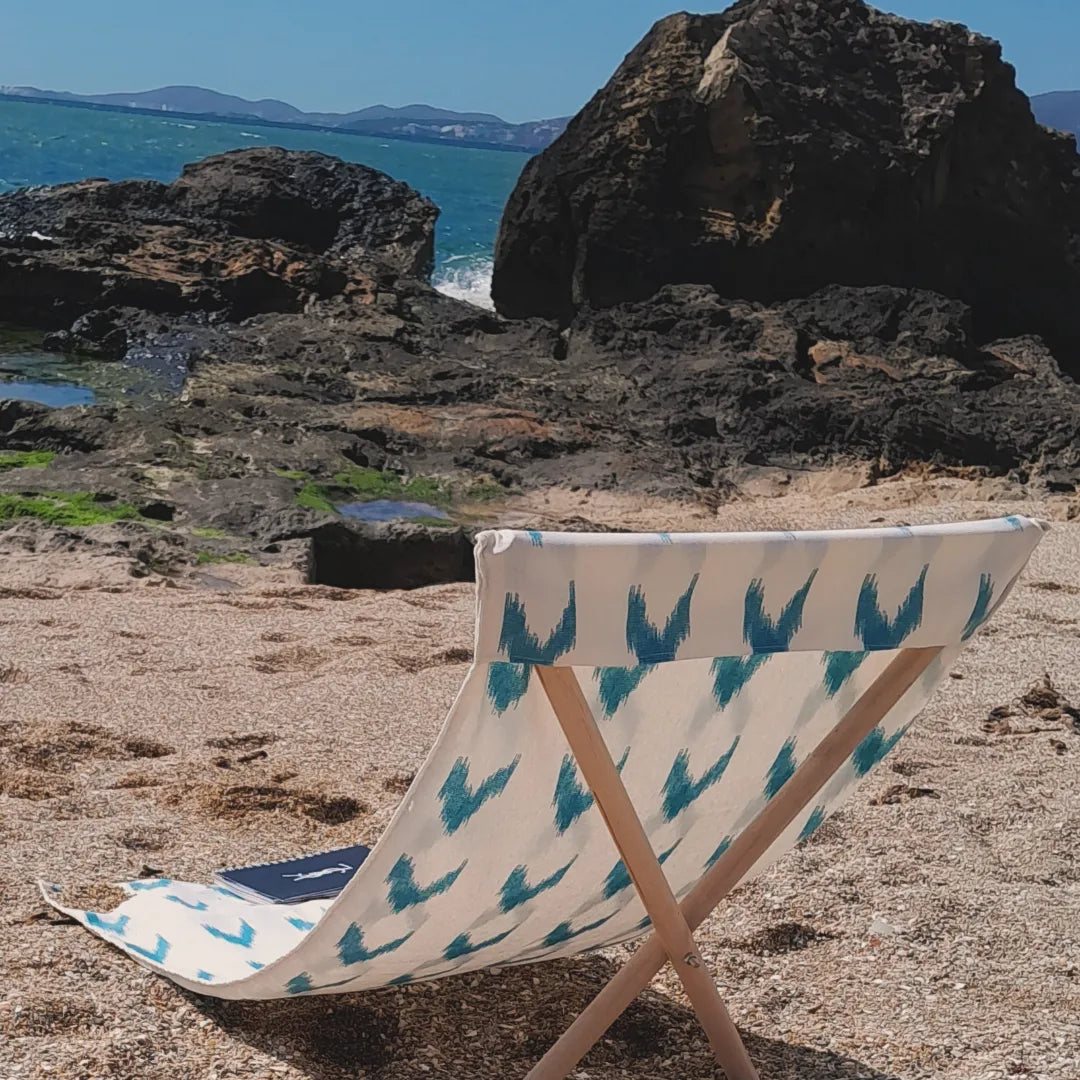 Tumbona con tela ikat artesanal de Palma de Mallorca -